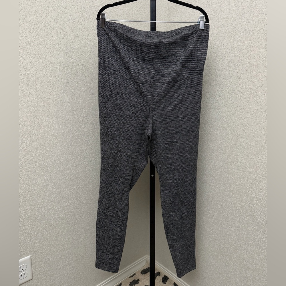 Old Navy Go Dry Women’s Maternity Charcoal Leggings